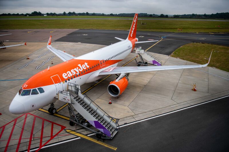 Dados da EasyJet fornecem as primeiras pistas de como as novas restrições de fronteiras destinadas a frear a ômicron têm afetado a demanda por viagens aéreas Dados da EasyJet fornecem as primeiras pistas de como as novas restrições de fronteiras destinadas a frear a ômicron têm afetado a demanda por viagens aéreas
