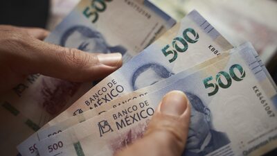 Peso mexicano pierde marginalmente frente al dólar ante amenazas fronterizas de Trump Peso mexicano pierde marginalmente frente al dólar ante amenazas fronterizas de Trump