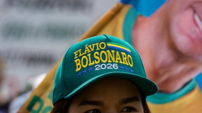 Flávio Bolsonaro sai fortalecido por onda de direita para enfrentar Lula no 2º turno Flávio Bolsonaro sai fortalecido por onda de direita para enfrentar Lula no 2º turno
