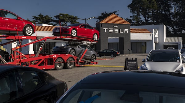 Por qué Tesla está cambiando tanto sus precios Por qué Tesla está cambiando tanto sus precios