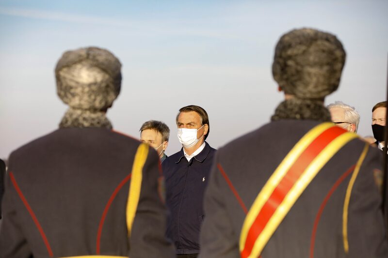 O presidente conservador também está tentando mostrar a seus apoiadores locais que ele mantém algum prestígio internacional O presidente conservador também está tentando mostrar a seus apoiadores locais que ele mantém algum prestígio internacional