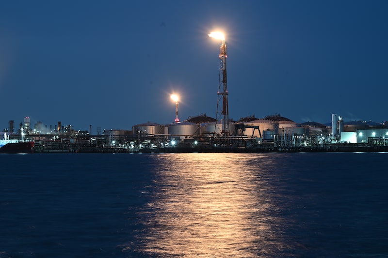 Oil Facilities at Keihin Industrial Zone Oil Facilities at Keihin Industrial Zone