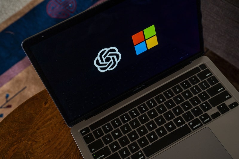 Logo de Microsoft en una computadora Logo de Microsoft en una computadora