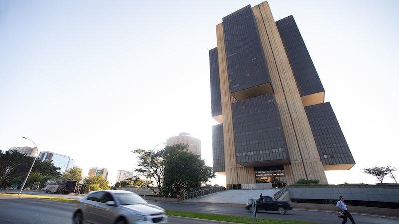 Ata do Copom: Banco Central alerta que guerra no Oriente Médio eleva risco de inflação Ata do Copom: Banco Central alerta que guerra no Oriente Médio eleva risco de inflação