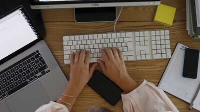 Fazer o mínimo no trabalho é a nova tendência do TikTok; mas é uma boa ideia? Fazer o mínimo no trabalho é a nova tendência do TikTok; mas é uma boa ideia?