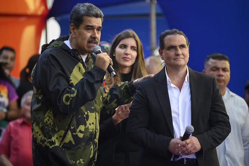 En la foto, Nicolás Maduro y Alex Saab durante un mitin en Caracas. Fotógrafa: Gabriela Oraa/AFP/Getty Images. En la foto, Nicolás Maduro y Alex Saab durante un mitin en Caracas. Fotógrafa: Gabriela Oraa/AFP/Getty Images.