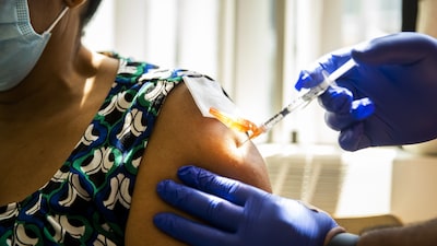 La FDA investiga si vacunas contra el Covid-19 estarían ligadas a muertes en adultos La FDA investiga si vacunas contra el Covid-19 estarían ligadas a muertes en adultos