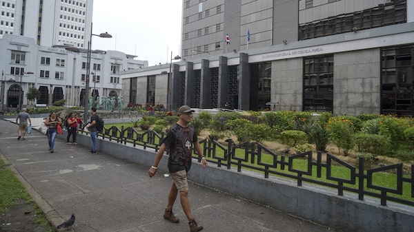 El colón de Costa Rica toca máximo de dos décadas y obliga al banco central a intervenir El colón de Costa Rica toca máximo de dos décadas y obliga al banco central a intervenir