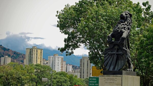 Caracas se queda sin sus icónicos símbolos: Chavismo aprueba nuevo escudo, himno y bandera Caracas se queda sin sus icónicos símbolos: Chavismo aprueba nuevo escudo, himno y bandera
