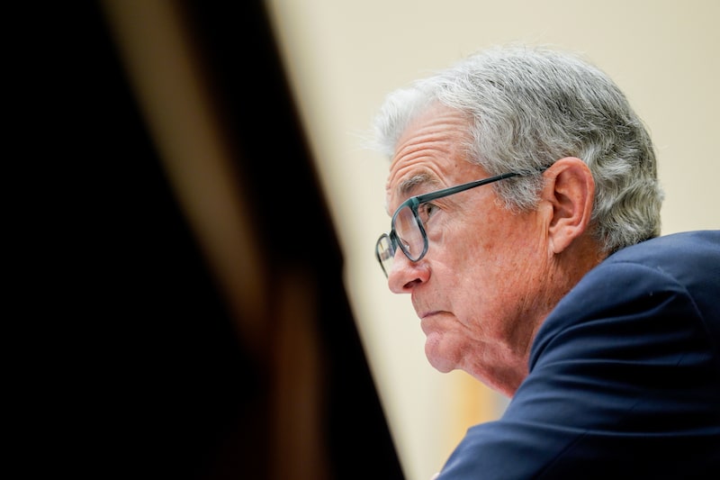 El indicador del dólar de Bloomberg cayó hasta un 0,6%, alcanzando su nivel más bajo en más de tres años. El indicador del dólar de Bloomberg cayó hasta un 0,6%, alcanzando su nivel más bajo en más de tres años.