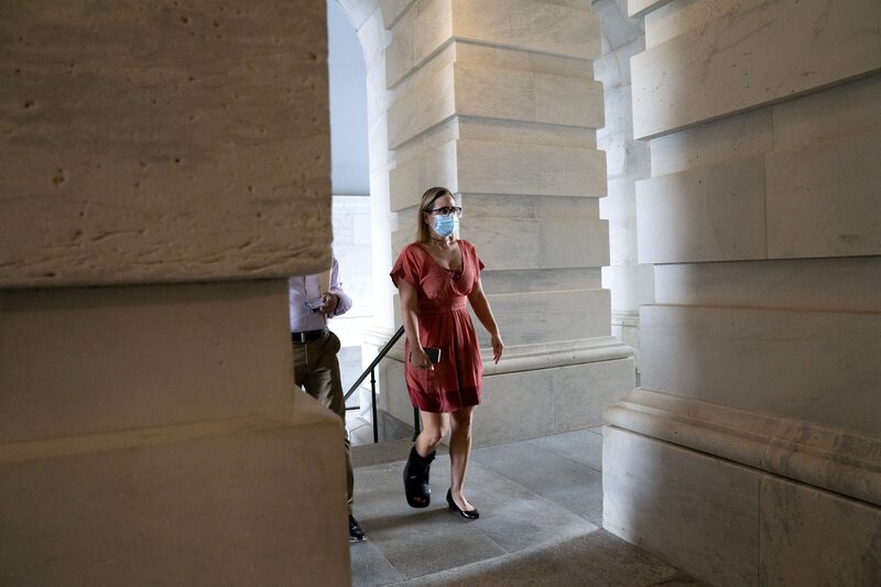 EUA caminham em direção a um default se o limite da dívida não for aumentado ou suspenso até meados de outubro EUA caminham em direção a um default se o limite da dívida não for aumentado ou suspenso até meados de outubro