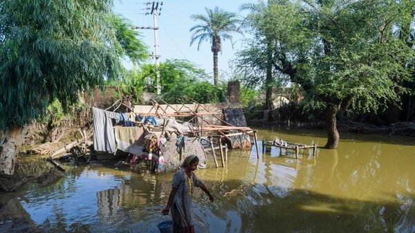 Inundaciones azotan Pakistán; medio millón de personas se refugian en campamentos Inundaciones azotan Pakistán; medio millón de personas se refugian en campamentos