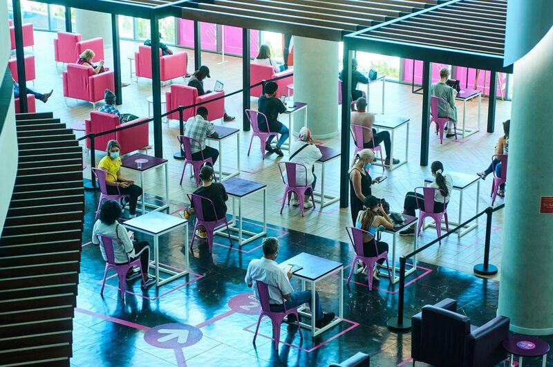 Resultados são animadores diante da forte onda de contágios pela ômicron, que elevou o total global de casos diários para um recorde Resultados são animadores diante da forte onda de contágios pela ômicron, que elevou o total global de casos diários para um recorde