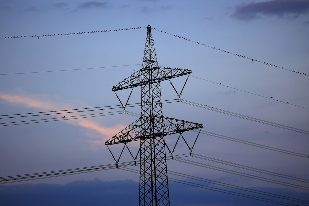 El efecto neto podría ser de menor generación de energía hidroeléctrica, forzando a utilizar centrales térmicas. Muchas de ellas son alimentadas con derivados del petróleo, que normalmente son más caros que la hidroeléctrica, pero especialmente con la suba de costos por el conflicto de Irán, según Dante Romano. El efecto neto podría ser de menor generación de energía hidroeléctrica, forzando a utilizar centrales térmicas. Muchas de ellas son alimentadas con derivados del petróleo, que normalmente son más caros que la hidroeléctrica, pero especialmente con la suba de costos por el conflicto de Irán, según Dante Romano.