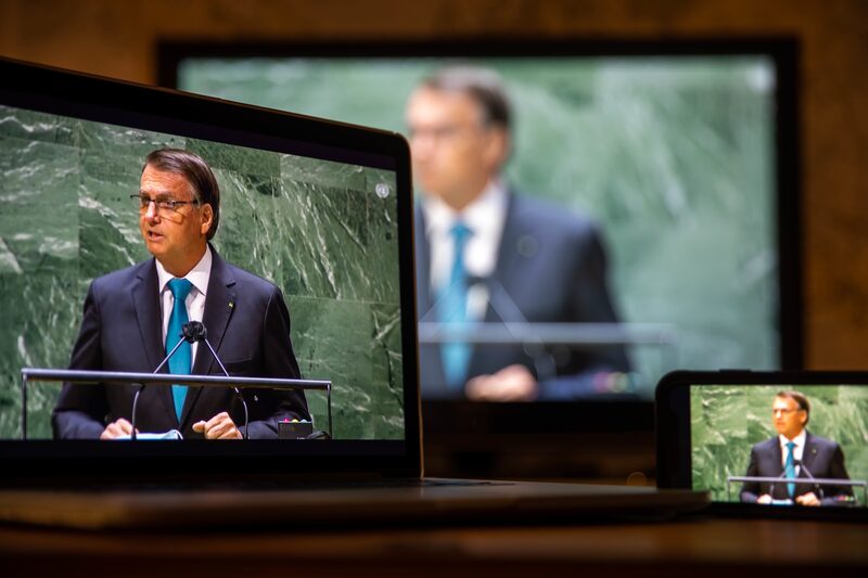 O presidente Jair Bolsonaro em discurso na ONU: condução do combate à pandemia e desmatamento da Amazônia são temas chave explorados na campanha O presidente Jair Bolsonaro em discurso na ONU: condução do combate à pandemia e desmatamento da Amazônia são temas chave explorados na campanha