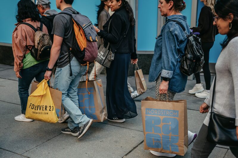 US Retail Sales Top Forecasts Showcasing Consumer Resilience US Retail Sales Top Forecasts Showcasing Consumer Resilience