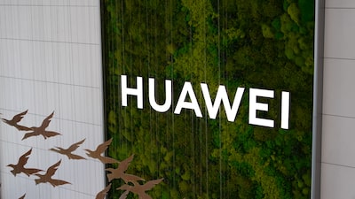 Huawei lanza un nuevo teléfono plegable mientras crece la competencia con Apple en China Huawei lanza un nuevo teléfono plegable mientras crece la competencia con Apple en China