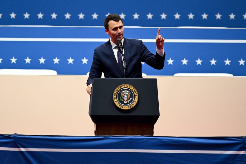 Trump y JD Vance prometen investigar a grupos de izquierda tras la muerte de Kirk. Trump y JD Vance prometen investigar a grupos de izquierda tras la muerte de Kirk.