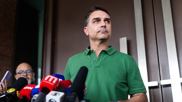 Ligação de Flávio Bolsonaro e Vorcaro pressiona direita na corrida presidencial Ligação de Flávio Bolsonaro e Vorcaro pressiona direita na corrida presidencial
