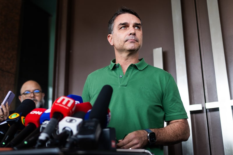 Áudios e mensagens obtidos pelo Intercept Brasil colocam Flávio Bolsonaro no centro político do escândalo do Banco Master Áudios e mensagens obtidos pelo Intercept Brasil colocam Flávio Bolsonaro no centro político do escândalo do Banco Master