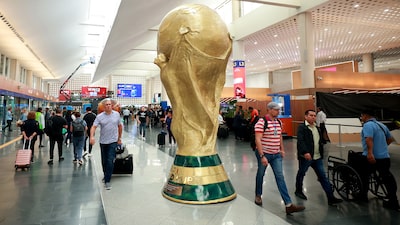 Grupos aeroportuarios lideran caídas en la Bolsa Mexicana tras mostrar tráfico débil en el mes del Mundial Grupos aeroportuarios lideran caídas en la Bolsa Mexicana tras mostrar tráfico débil en el mes del Mundial