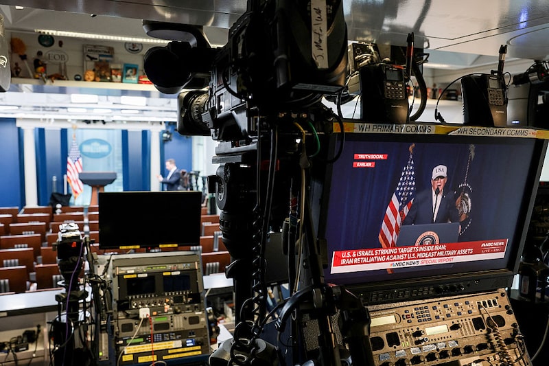 Levantamentos mostram que parte do eleitorado avalia que Trump tem priorizado excessivamente a política externa em detrimento da economia. (Foto: Anna Moneymaker/Getty Images) Levantamentos mostram que parte do eleitorado avalia que Trump tem priorizado excessivamente a política externa em detrimento da economia. (Foto: Anna Moneymaker/Getty Images)