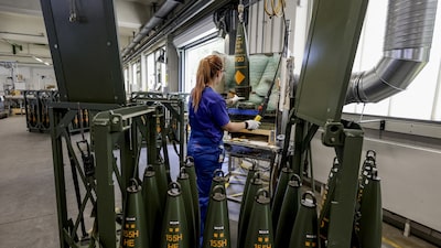 Ações do setor de defesa têm impulso na Europa com Trump e tensão sobre Ucrânia Ações do setor de defesa têm impulso na Europa com Trump e tensão sobre Ucrânia