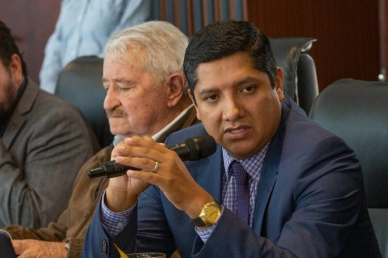 Previamente, Hugo Aguiar se desempeñó como viceministro de Hidrocarburos. Previamente, Hugo Aguiar se desempeñó como viceministro de Hidrocarburos.