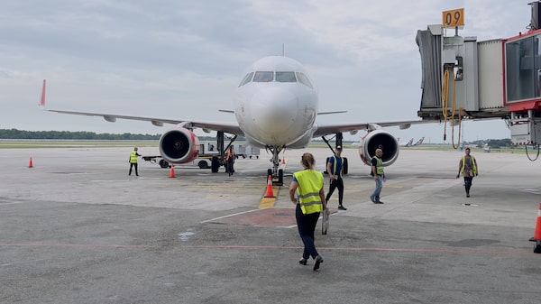 Costa Rica urge a sus nacionales a salir de Cuba mientras haya vuelos comerciales Costa Rica urge a sus nacionales a salir de Cuba mientras haya vuelos comerciales