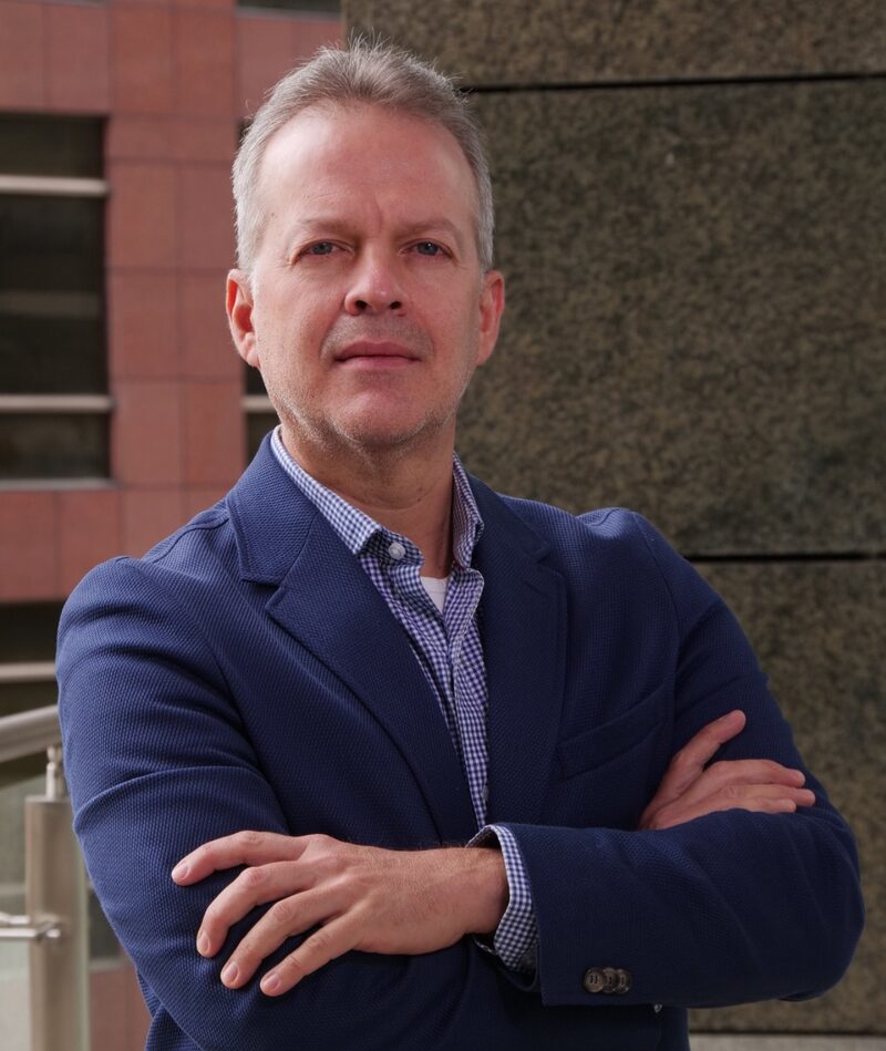 es ingeniero electricista de la Universidad Nacional es ingeniero electricista de la Universidad Nacional