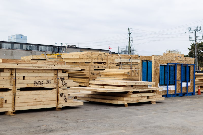 Primer Ministro de Canadá impulsa al país a convertirse en la fábrica de viviendas del mundo. Primer Ministro de Canadá impulsa al país a convertirse en la fábrica de viviendas del mundo.