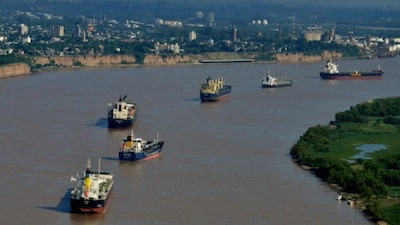 Conflicto en la hidrovía: Argentina no eliminará el peaje, pero no descarta discutir la tarifa Conflicto en la hidrovía: Argentina no eliminará el peaje, pero no descarta discutir la tarifa