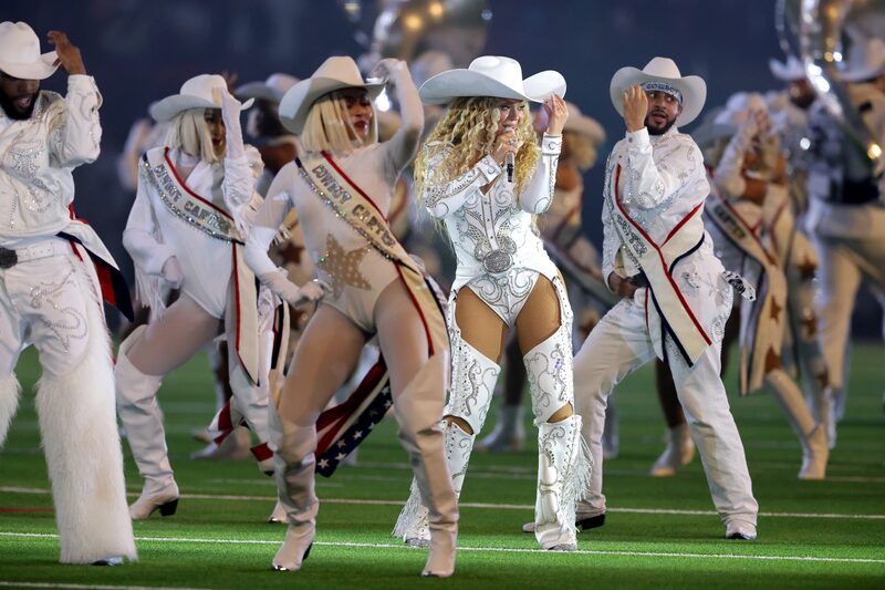 Um dos jogos da NFL, que contou com show da cantora Beyoncé durante o intervalo, atraiu 24 milhões de espectadores para a plataforma da Netflix (Foto: Alex Slitz/Getty Images) Um dos jogos da NFL, que contou com show da cantora Beyoncé durante o intervalo, atraiu 24 milhões de espectadores para a plataforma da Netflix (Foto: Alex Slitz/Getty Images)