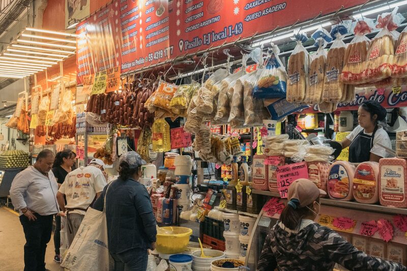 La ENIGH arrojó que en 2022 el gasto corriente monetario promedio trimestral en alimentos y bebidas subió 16% respecto de 2020. La ENIGH arrojó que en 2022 el gasto corriente monetario promedio trimestral en alimentos y bebidas subió 16% respecto de 2020.