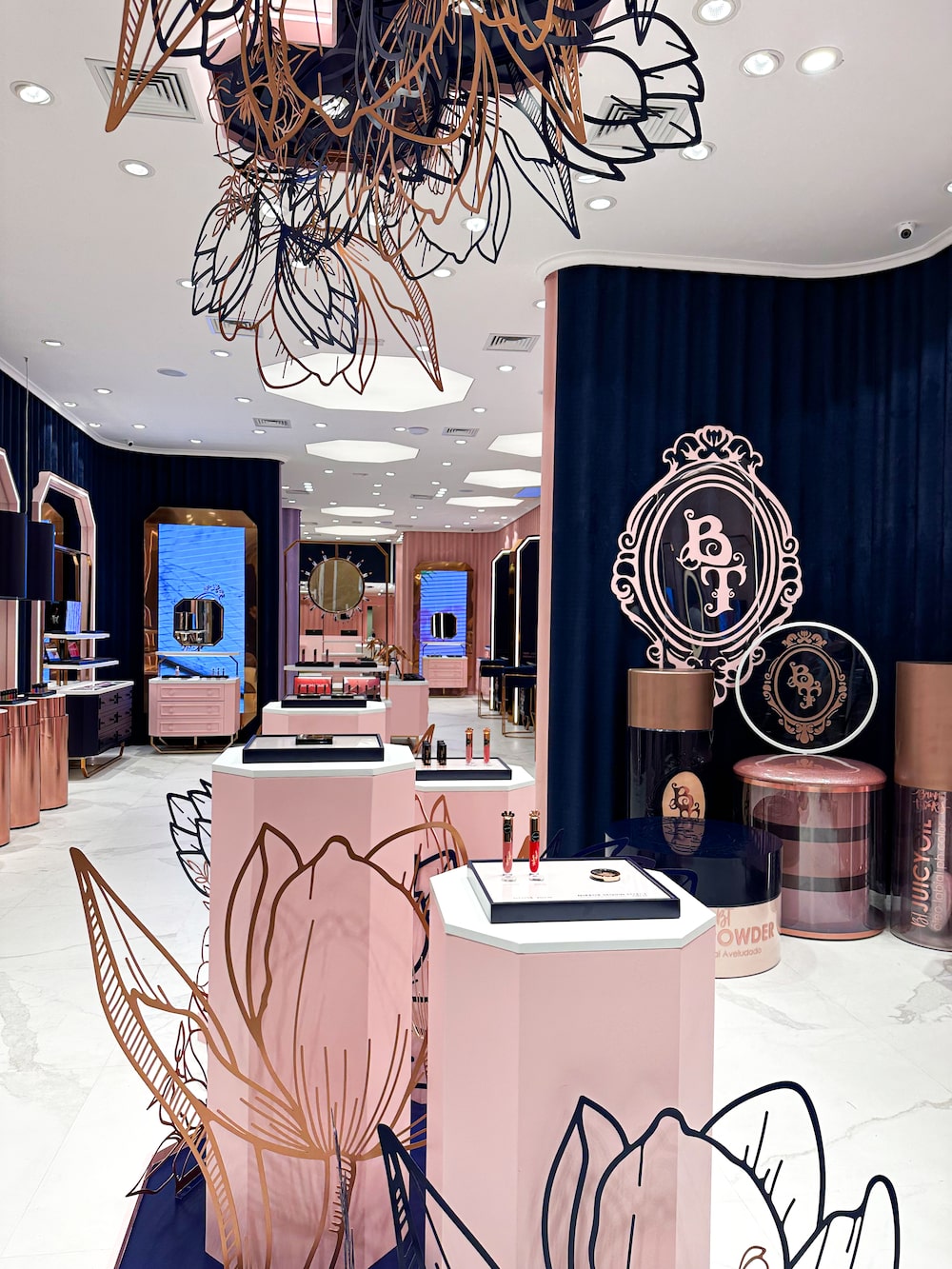 Interior da primeira loja física da marca Bruna Tavares na Oscar Freire (Foto: Bruna Tavares/Divulgação) Interior da primeira loja física da marca Bruna Tavares na Oscar Freire (Foto: Bruna Tavares/Divulgação)