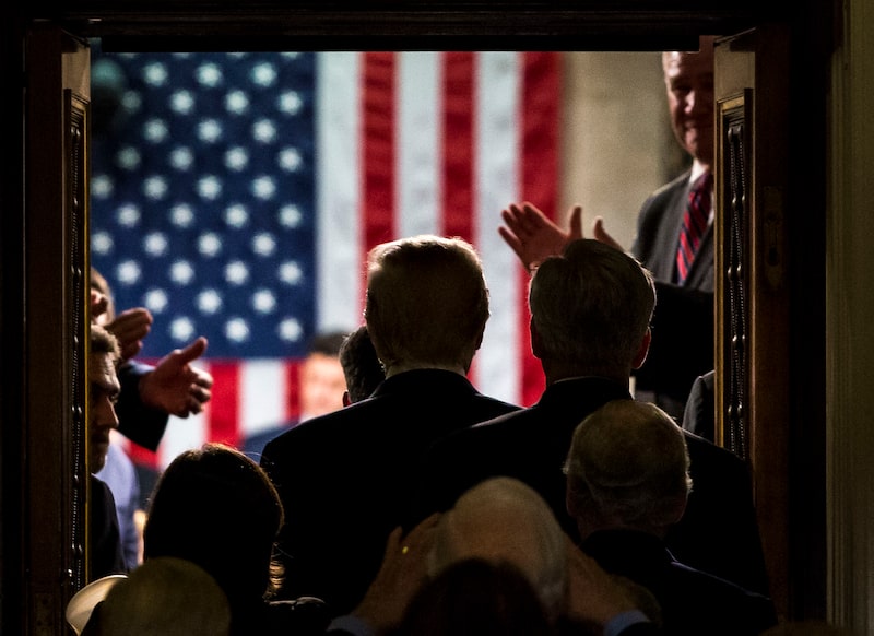 Para colunista da Bloomberg, comparação com 2003 expõe contradição entre promessa de evitar guerras prolongadas e decisão de escalar conflito no Irã. (Foto: Al Drago/Bloomberg)
Para colunista da Bloomberg, comparação com 2003 expõe contradição entre promessa de evitar guerras prolongadas e decisão de escalar conflito no Irã. (Foto: Al Drago/Bloomberg)