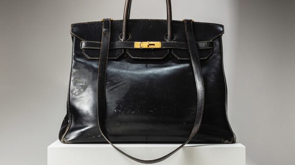 Símbolo do luxo na moda, bolsa Hermès original de Jane Birkin vai ser leiloada Símbolo do luxo na moda, bolsa Hermès original de Jane Birkin vai ser leiloada