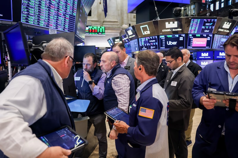 Traders work on the floor of the New York Stock Exchange (NYSE) in New York, US, on Wednesday, May 6, 2026. Stocks climbed around the world, joining gains in bonds as oil retreated on hopes the US and Iran are nearing a deal to end a war that has jolted markets and clouded the economic outlook. Photographer: Michael Nagle/Bloomberg Traders work on the floor of the New York Stock Exchange (NYSE) in New York, US, on Wednesday, May 6, 2026. Stocks climbed around the world, joining gains in bonds as oil retreated on hopes the US and Iran are nearing a deal to end a war that has jolted markets and clouded the economic outlook. Photographer: Michael Nagle/Bloomberg