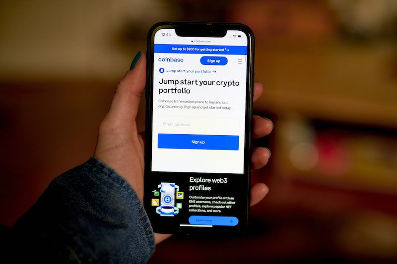 Es la empresa que salvaguarda la parte del león de los US$122.000 millones en tokens que poseen los fondos cotizados en bolsa spot-Bitcoin. Es la empresa que salvaguarda la parte del león de los US$122.000 millones en tokens que poseen los fondos cotizados en bolsa spot-Bitcoin.