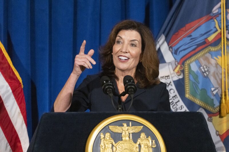 Vice-governadora de Nova York assume o comando do estado após renúncia de Andrew Cuomo Vice-governadora de Nova York assume o comando do estado após renúncia de Andrew Cuomo