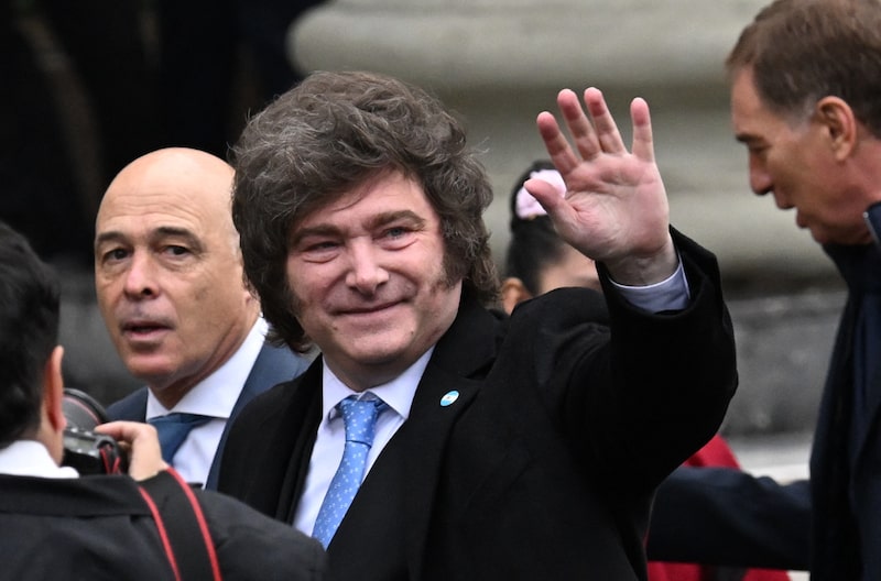 Milei afloja el control sobre el peso mientras las reservas tocan un nuevo máximo Milei afloja el control sobre el peso mientras las reservas tocan un nuevo máximo