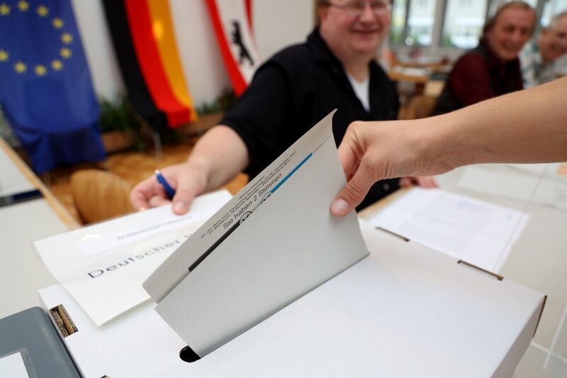 Eleitores votam para formar nova chancelaria Eleitores votam para formar nova chancelaria