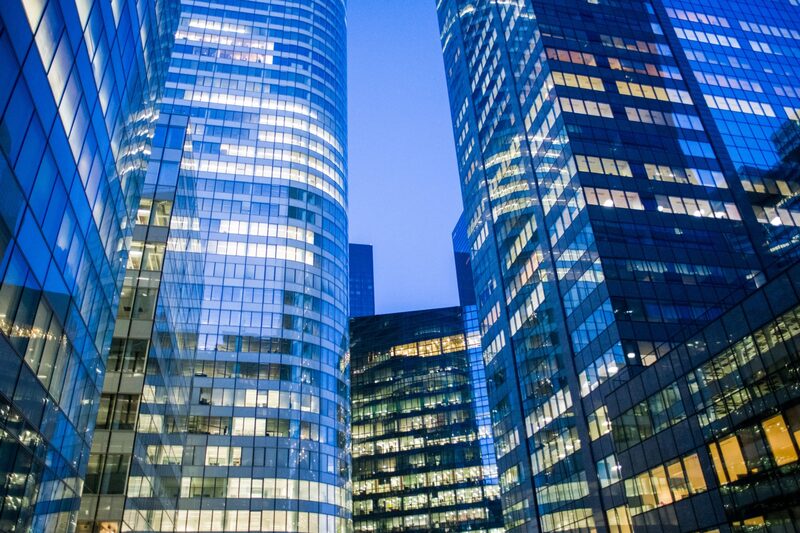 El informe argumenta que los altos niveles de diversidad en el lugar de trabajo pueden mejorar la innovación y el compromiso de los empleados. El informe argumenta que los altos niveles de diversidad en el lugar de trabajo pueden mejorar la innovación y el compromiso de los empleados.