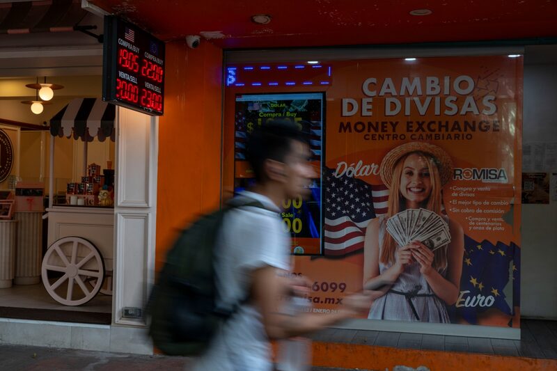 Una casa de cambio en la Ciudad de México, México, el miércoles 6 de noviembre de 2024. Foto: Bloomberg Una casa de cambio en la Ciudad de México, México, el miércoles 6 de noviembre de 2024. Foto: Bloomberg