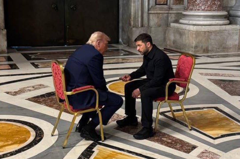 El presidente estadounidense, Donald Trump, y el presidente ucraniano, Volodymyr Zelenskiy, volverán a hablar el sábado después de hablar en el Vaticano, mientras el líder estadounidense presiona para lograr un acuerdo de paz entre Ucrania y Rusia. El presidente estadounidense, Donald Trump, y el presidente ucraniano, Volodymyr Zelenskiy, volverán a hablar el sábado después de hablar en el Vaticano, mientras el líder estadounidense presiona para lograr un acuerdo de paz entre Ucrania y Rusia.