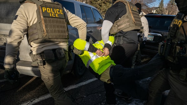 Órdenes de deportación en EE.UU. alcanzan récord mientras Trump endurece su política migratoria Órdenes de deportación en EE.UU. alcanzan récord mientras Trump endurece su política migratoria