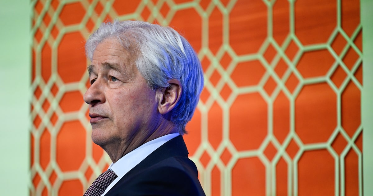 ADVERTENCIA DIMON: RIESGO CRÉDITO PRIVADO Y TENSIÓN GEOPOLÍTICA