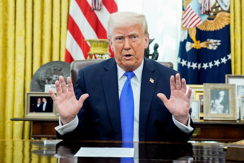El presidente de EEUU, Donald Trump, habla en el Despacho Oval de la Casa Blanca en Washington, DC, EEUU, el viernes 21 de marzo de 2025. El presidente de EEUU, Donald Trump, habla en el Despacho Oval de la Casa Blanca en Washington, DC, EEUU, el viernes 21 de marzo de 2025.