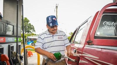 El Salvador congela el precio de los combustibles hasta final de 2022 El Salvador congela el precio de los combustibles hasta final de 2022