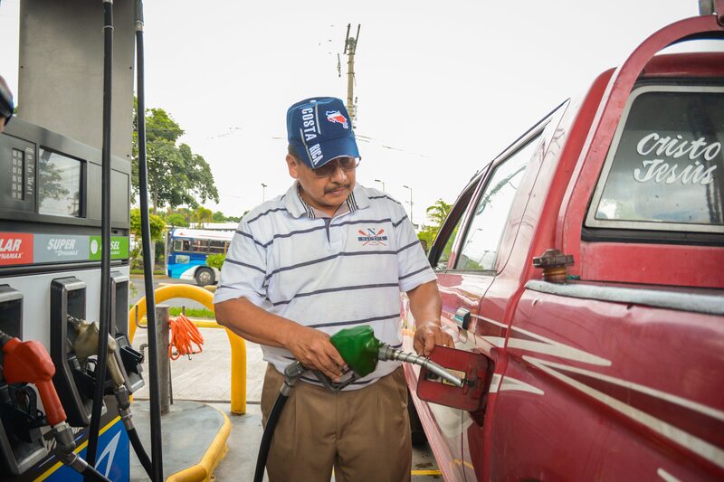 El Salvador amplió el período para congelar las gasolinas. Foto: Ministerio de Economía de El Salvador El Salvador amplió el período para congelar las gasolinas. Foto: Ministerio de Economía de El Salvador